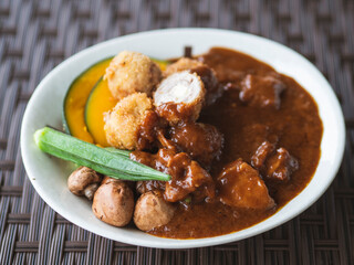 夏野菜のひと口カツカレー