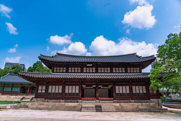 Naklejka premium Deoksugung palace, is located near Seoul city hall .-Seoul, Korea
