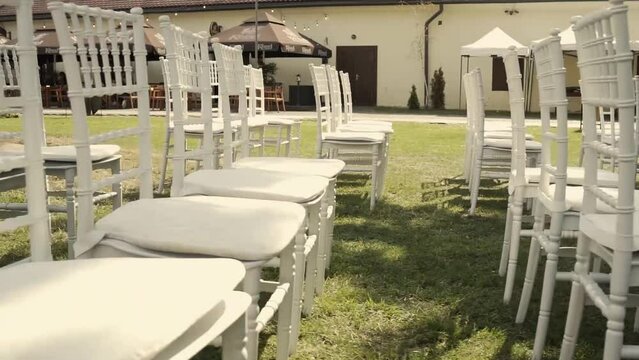 Empty wedding ceremony place outdoors, before the wedding begins