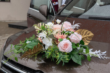 the bride and groom's car decorated with a bouquet of flowers ,wedding car