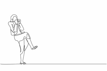Single one line drawing happy businesswoman standing with
