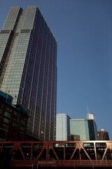 Naklejka premium Wells Street Bridge and some of the skyscrapers by the Chicago River 