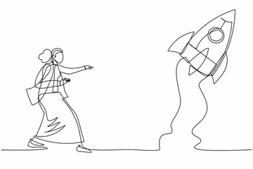 Single one line drawing businesswoman run chasing try to catch flying rocket. Competitive, advantage, growth, marketing concept. Business metaphor. Continuous line design graphic vector illustration