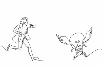 Continuous one line drawing businesswoman run chasing try to catch flying light bulb. Searching inspiration, creative idea, success. Business metaphor. Single line design vector graphic illustration