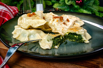 Fried dumplings stuffed with spinach.