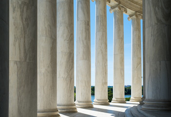 Architectural Columns with Sunlight Shining Through them - obrazy, fototapety, plakaty