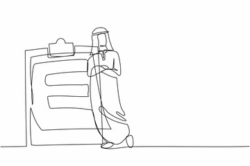 Continuous one line drawing relaxed Arab businessman standing and lean against clipboard. Business plan completed. Goal achievements planning schedule. Single line design vector graphic illustration