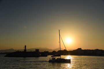 Espagne mer Cambrils Costa Dorada port bateau coucher soleil