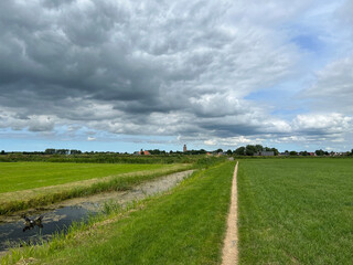 Fototapeta na wymiar Small path towards Deinum in Friesland