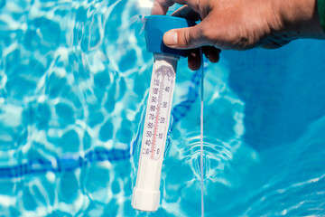 Termómetro de piscina para medir la temperatura ideal del agua por encima de los 28 grados en la...