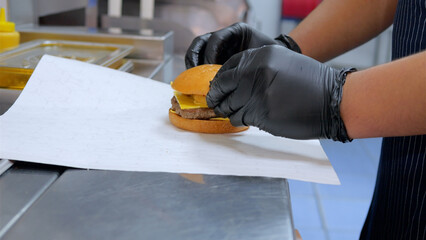 Preparing burgers in a fast food restaurant. 