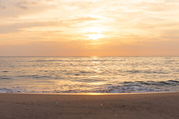 Fototapeta premium 夕日とビーチ