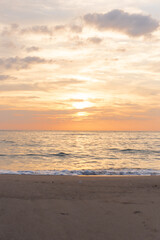 夕日とビーチ
