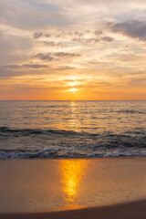 夕日とビーチ