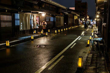 飛騨高山　古い町並み　冬の提灯ライトアップ	

