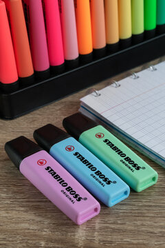 Stabilo boss highlighters next to a notebook on the table