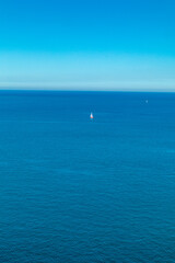 Obraz premium Strandspaziergang an der schönen Alabasterküste bei Étretat - Normandie - Frankreich