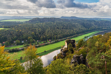 Blick über die Elbe auf die Sächsische Schweiz