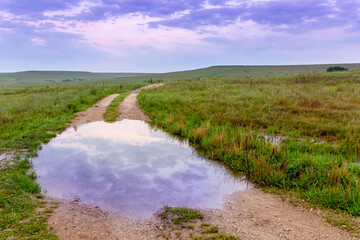 Beautiful Pre-Dawn Summer Photo of the vast Kansas Tallgrass Prairie Preserve. - 521492381