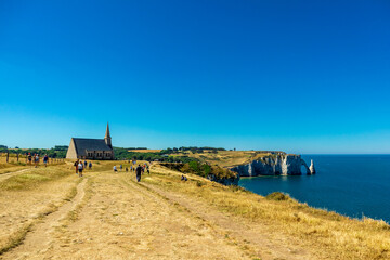 Strandspaziergang an der schönen Alabasterküste bei Étretat - Normandie - Frankreich