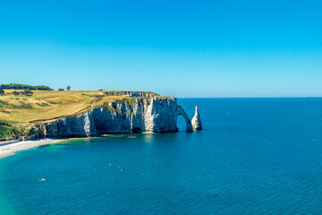 Strandspaziergang an der schönen Alabasterküste bei Étretat - Normandie - Frankreich