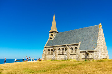 Fototapeta premium Strandspaziergang an der schönen Alabasterküste bei Étretat - Normandie - Frankreich