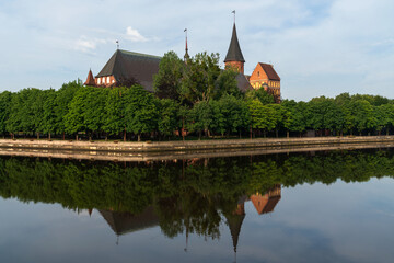 Obraz premium View of the Koningberg Cathedral on Immanuel Kant Island and the Pregolya River on a sunny summer day, Kaliningrad, Russia