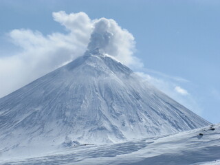 Fototapeta na wymiar Eruption Klyuchevskaya Sopka
