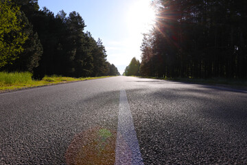 road through the forest, sun rays on the road in the forest, texiupa asvalta.