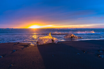 Sonnenaufgang am traumhaften diamond beach auf Island 