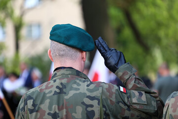 Bagnet na karabinie wojskowym polskiego żołnierza. 