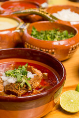 Menudo, pozole, gastronomía mexicana, salsa, picante y desayuno con sabor