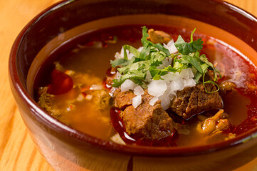 Menudo, pozole, gastronomía mexicana, salsa, picante y desayuno con sabor