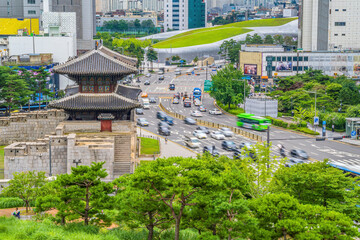 Obraz na płótnie Canvas Downtown Seoul city skyline at Dongdaemun Gate, cityscape of South Korea