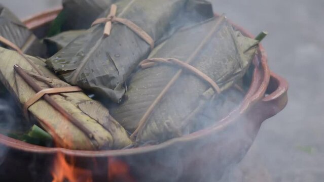 Tamales guatemaltecos en su olla