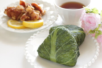 Japanese food, green leaf wrapped rice ball with sesame seed 