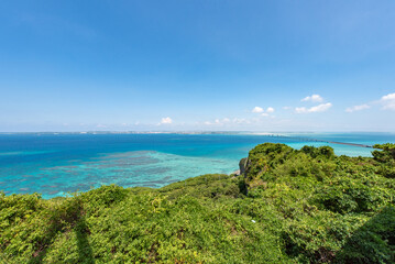 Fototapeta na wymiar 沖縄伊良部島牧島展望台からの海