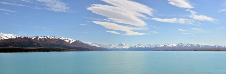 Fototapeta na wymiar Mount Cook and Lake Pukaki on a Spring Day.