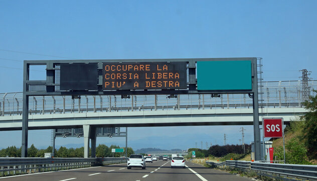 big highway sign to warn motorists that meams  to drive in the rightmost lane