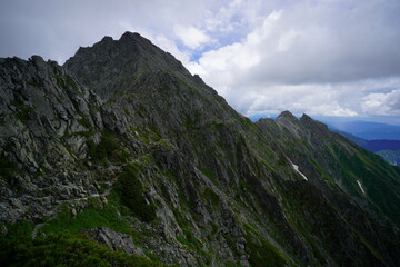 岩山をトラバース