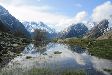 Fototapeta na wymiar Ecrins national park in the french alps, Oisans region