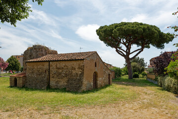 Fototapeta na wymiar Italien - Toskana - Venturina - Mausoleo Romano di Caldana