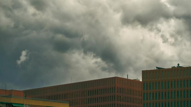 El cielo anuncia tormenta en Barcelona