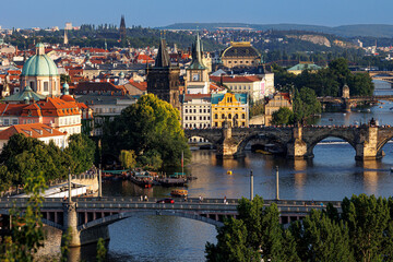 Fototapeta na wymiar Prag, Blick vom Aussichtspunkt Vyhlídka na Letné, Uebersicht, Bruecken, Tschechien