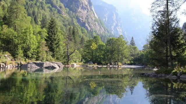 lago della val di mello in italia, mello valley lake in italy