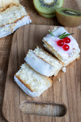 curd cake to cover with icing sugar on top