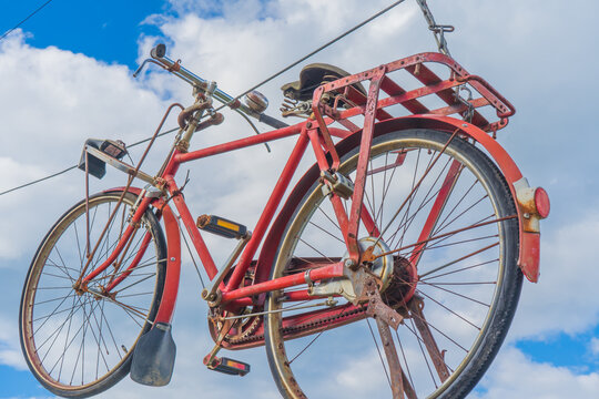 赤い自転車」の画像 - 10,599 件の Stock 写真、ベクターおよびビデオ ...