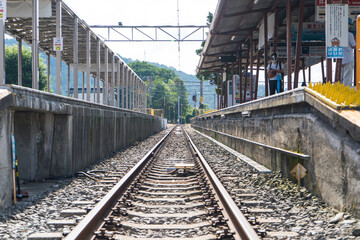 日本の田舎の駅の線路