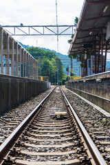 Fototapeta premium 日本の田舎の駅の線路