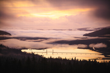 Fototapeta na wymiar sunrise over the Columbia River Gorge